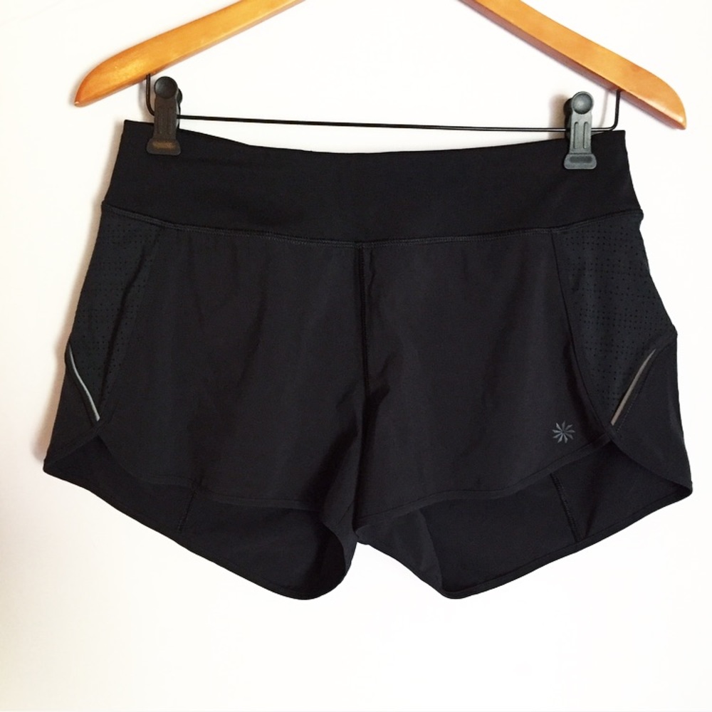 🛑SOLD🛑 Athleta women’s running / gym shorts.